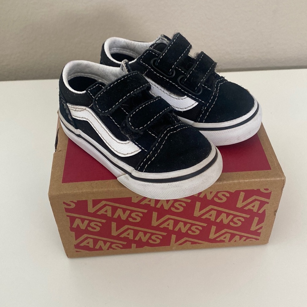 Old Skool V black and white velcro vans toddler baby size 5